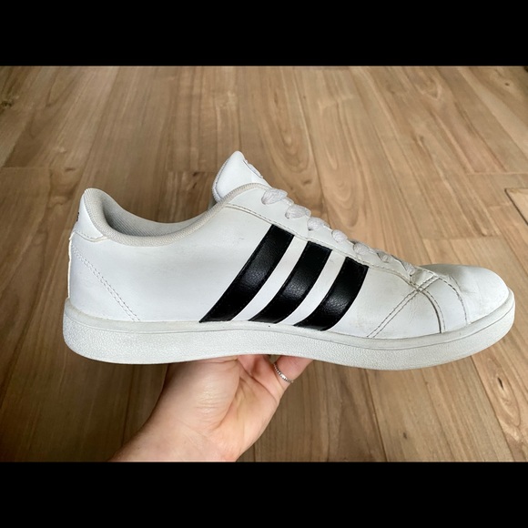 Adidas Court black and white shoes | size 7 1/2 US - Picture 2 of 3
